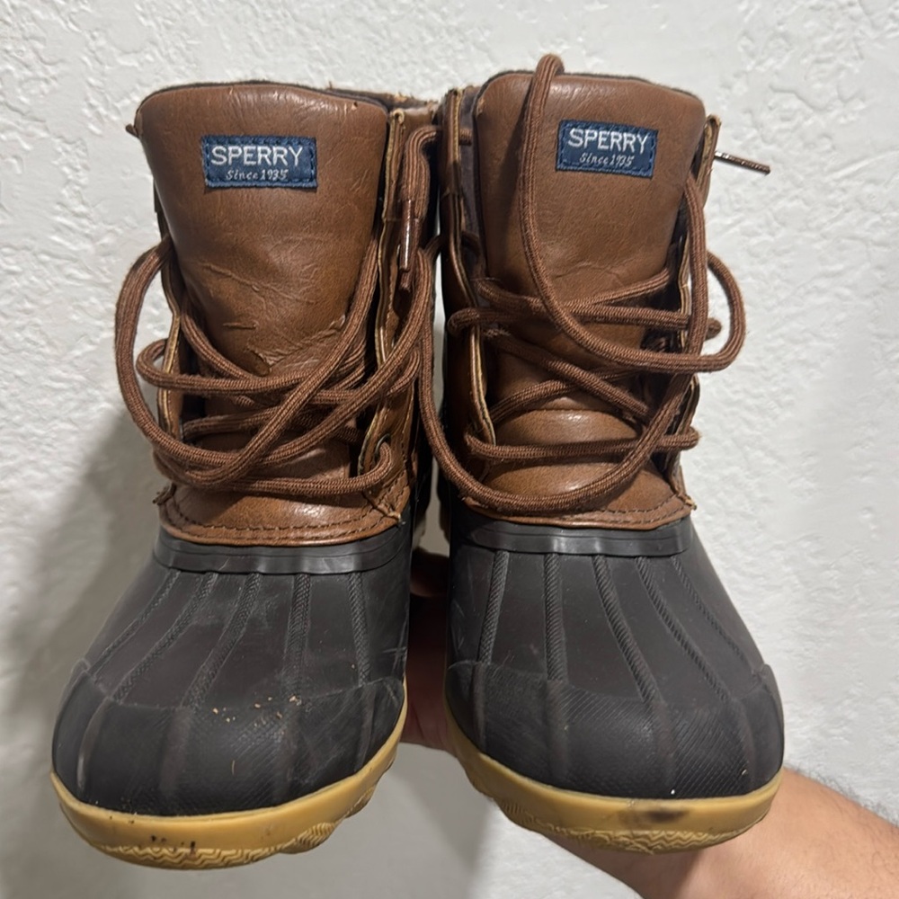 Used sperry snow boots size 3